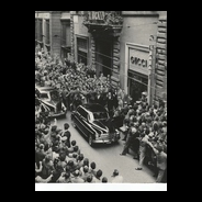 Grace Kelly coming out of Gucci in Via Condotti